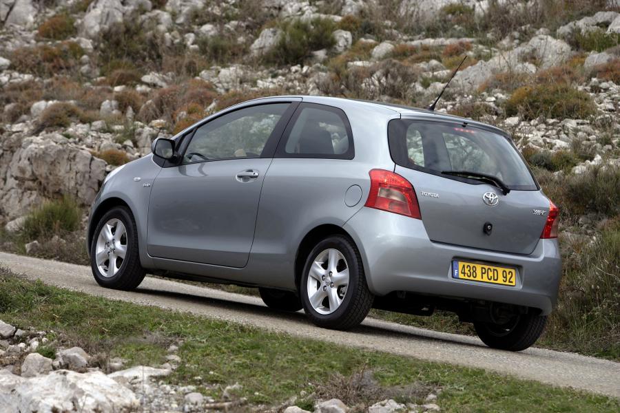  Toyota Yaris 2005 года  (фото 47 из 165)